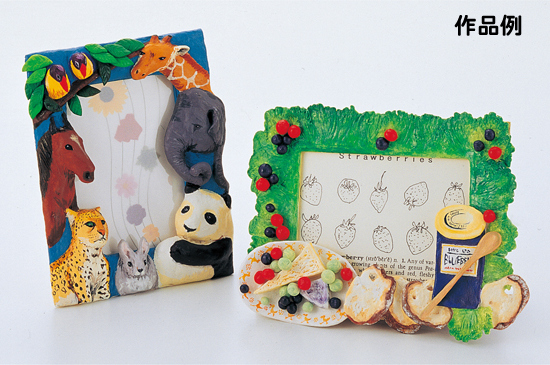 紙粘土とキャンディのようなビーズを使ってフォトフレームをデコレーションしました。クラフポ