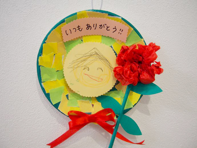 ファミリーデー製作を保育園でしよう プレゼント製作・母の日・父の日・実用的・2歳児保育士くらぶ