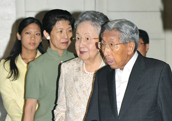 絢子さま装束姿で守谷慧さんと結婚式