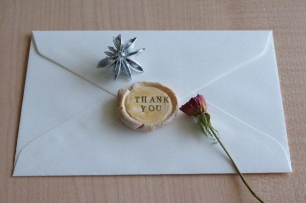 結婚式をする友達に手紙を贈ろう！書き方のコツとパターン別の例文似顔絵グラフィックス