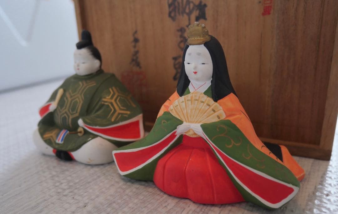 雛人形 コンパクト 桃の彩 ねこ雛 ひな人形 親王飾り 陶磁器 陶器 平飾り ひな祭り 屏風付き 雛飾り かわいい 小さい ミニ サイズ 猫 ネコ雛人形 コンパクト 白タタラ雅巻お雛 作舎窯 ひな人形 雛祭 親王飾り インテリア 縁起物 置物 陶磁器 陶器 平飾り ひな祭り