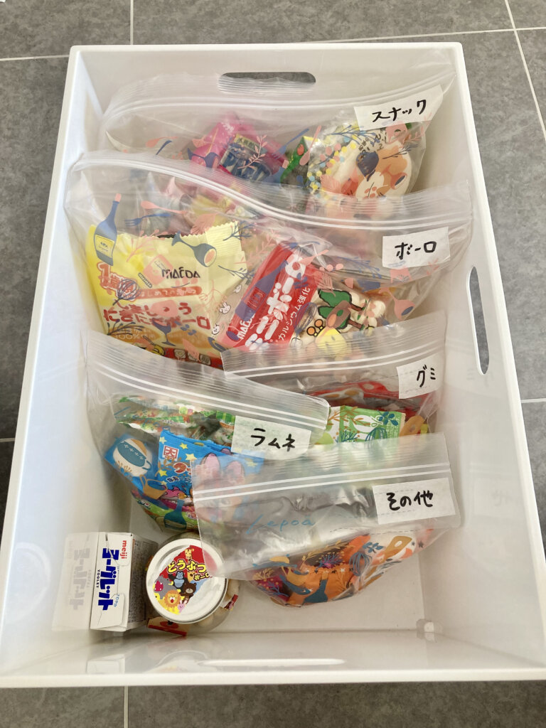 おやつ容器 BellaTunno Happy Snacker容器 ケース ベビー おやつ入れ スナックカップ シリコン 取り出しやすい べビー赤ちゃん 持ち運び 食洗機対応 ボーロ お菓子 コップ型 おしゃれ ギフト 出産祝い ベラトゥーノcat