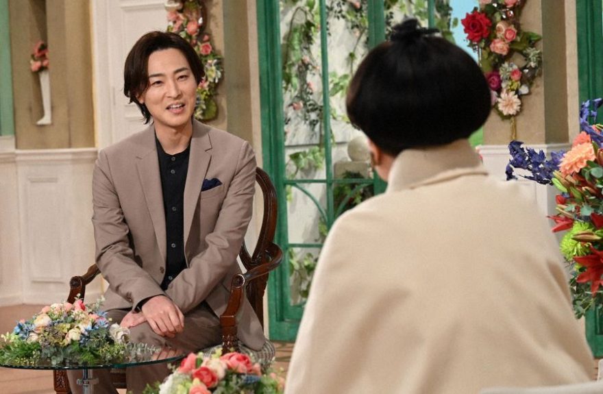 あなたを愛で奪いたい”と、山内惠介が五大都市ツアーの東京公演を開催。自身のルーツにスポットを当て、ラストは最大量の雪が舞う！ - オトカゼ 〜音楽の風