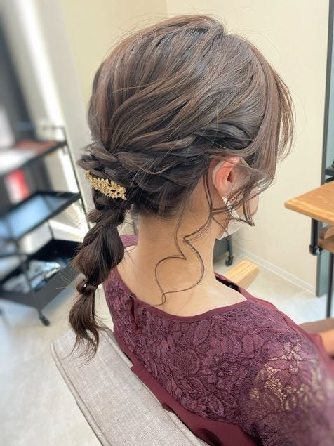 結婚式お呼ばれの髪型 ミディアムのヘアアレンジ24選！セルフアレンジ動画もご紹介結婚ラジオ結婚スタイルマガジン