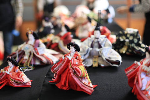 お内裏様」は「男女セット」と覚えたい – 毎日ことばplus