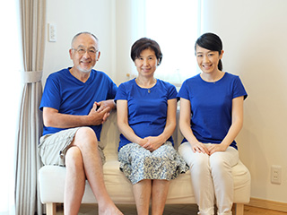 家族写真を撮らせてもらいました！ 照明も無いし照度も足りないし けど モデルが良いと良い写真になるんだなと。 まだまだ面白い。 最後の一枚はこのお店の名物料理えだまめです