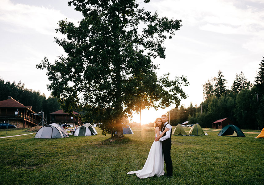 テーマは「山とキャンプ」！愛用のアウトドア用品を使ったオリジナルウェディングみんなのウェディングニュース