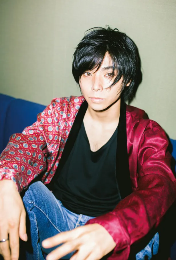 村上虹郎とSUMIREが海でぶつかり合う。ベイクルーズ40周年記念CMで実現した豪華な親子コラボとは!?ガールフイナム