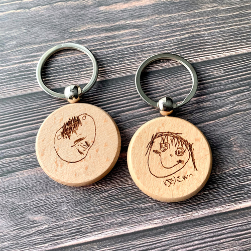 そうごうケアホーム畷学園前です。７人のお父様方に手作りの似顔絵キーホルダーをプレゼント。満面の笑みいただけました！そうごうケアホーム畷学園前父の 日