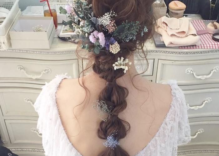 編みおろしの花嫁ヘア♡ウェディングで人気の髪型アレンジ10選 今週のスタスナ omotte magazine fromANNIVERSAIRE記念日にまつわるマガジン