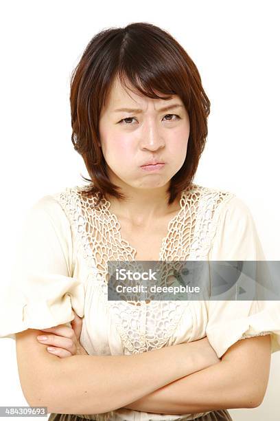 怒る少女の拗ねた表情イラスト・フリー素材なら「シンテリ」