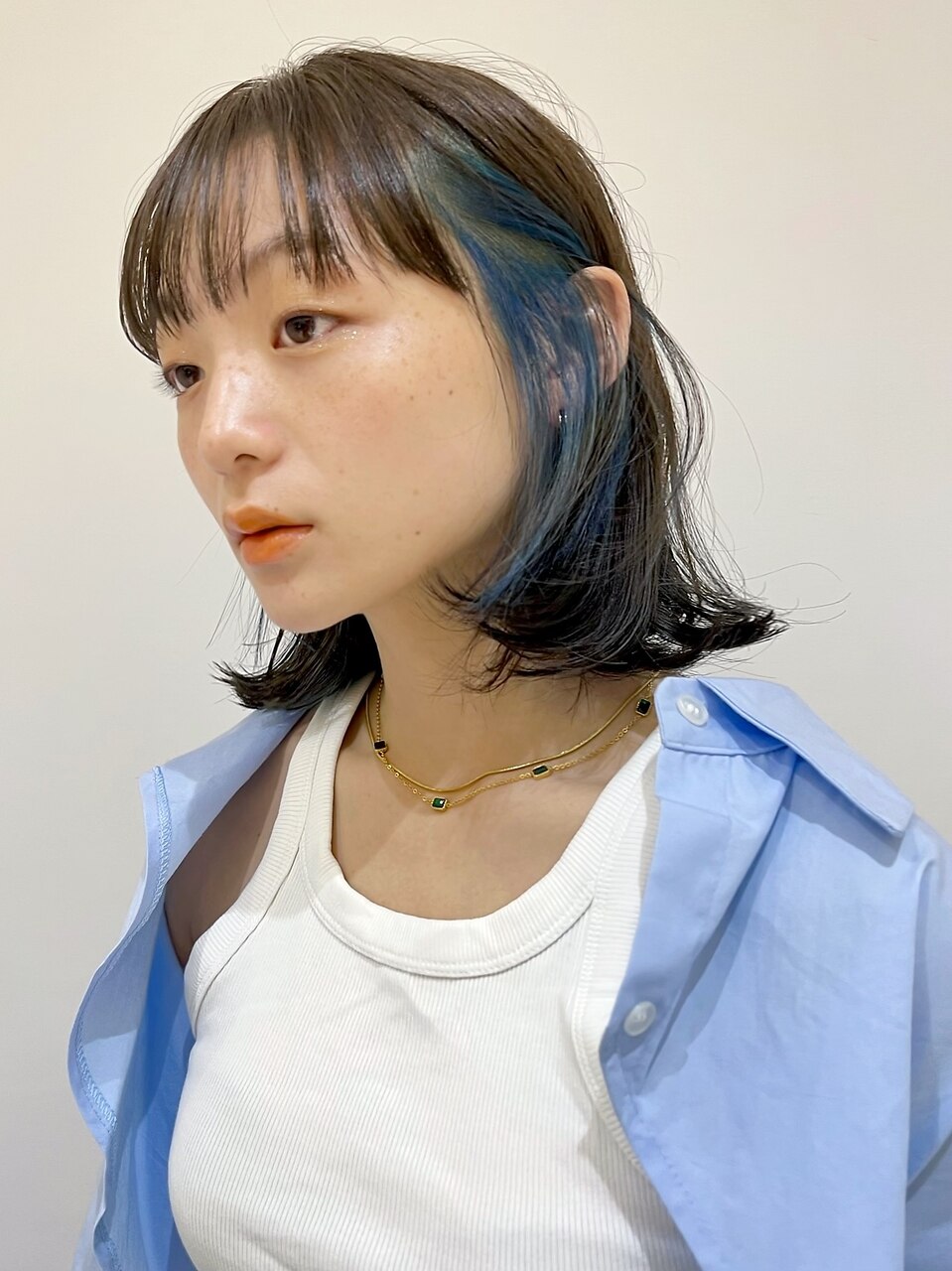 黒髪に似合うインナーカラーは？マッチする11の色味からいれる位置まで紹介！ホットペッパービューティーマガジン