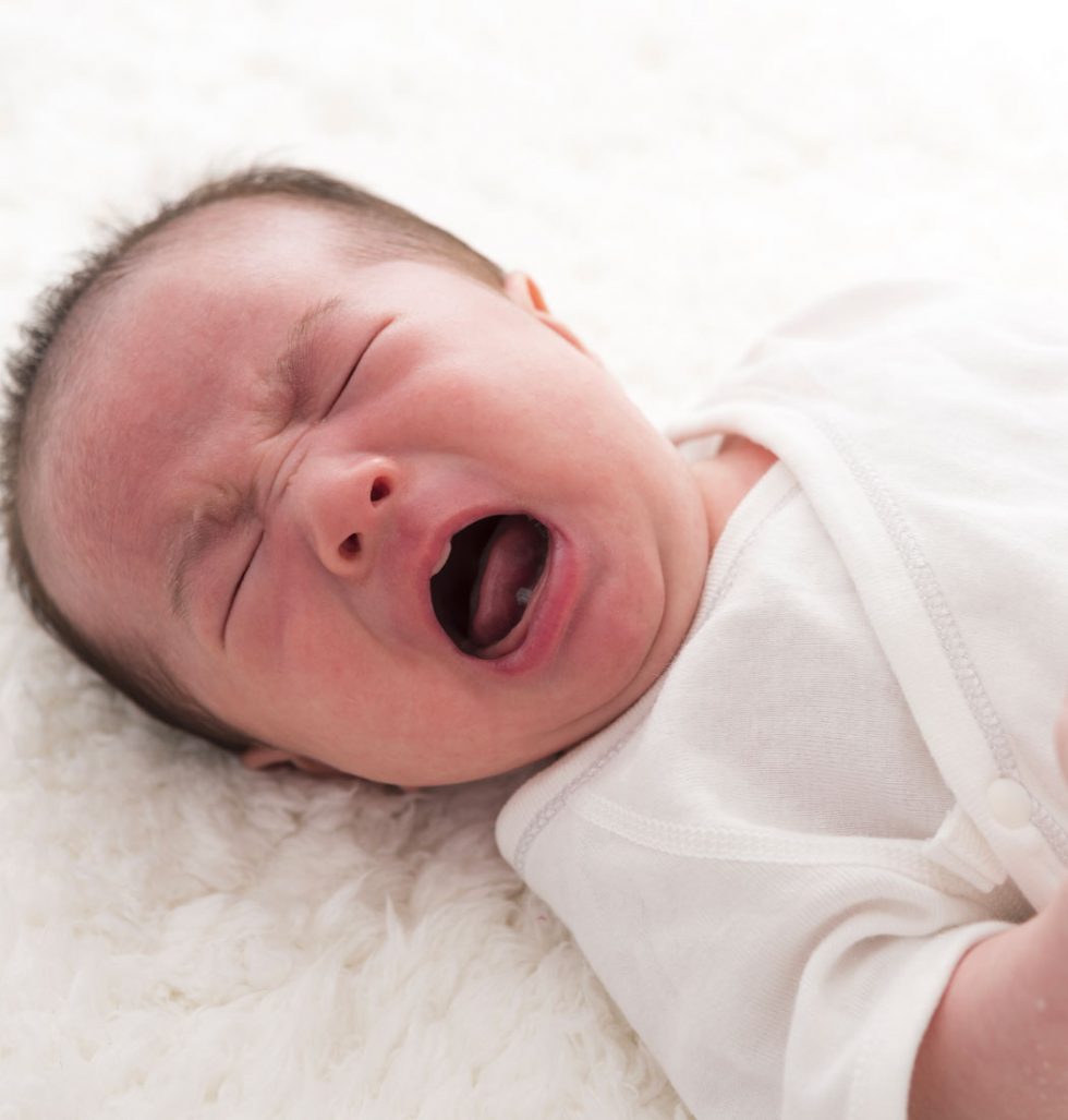 医師監修 新生児の赤ちゃんがうなる理由は？苦しそうな時の正しい対処┃まなべび