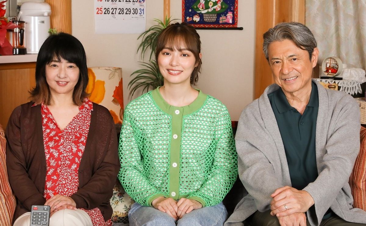 阪神 女優内田理央が人生初の始球式に登場 ツーバウンドで「100点満点で70点です！」 - プロ野球写真ニュース : 日刊スポーツ