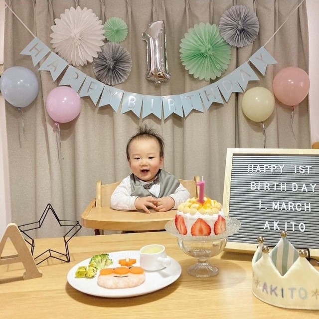 息子2歳お誕生日会♡ダイソー100均パーティーグッズで飾り付けの画像