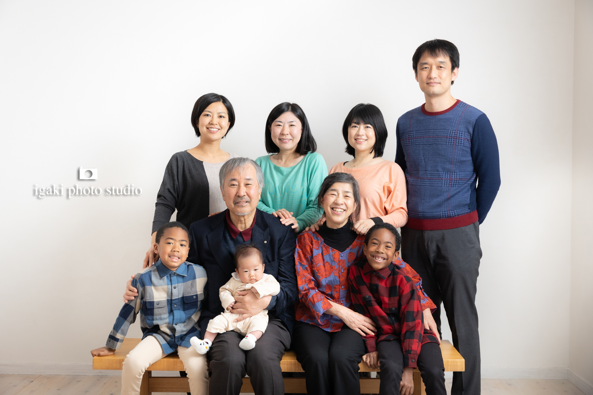 大家族全員集合 平和の森公園 ・撮影日4月10日家族写真のラヴィクルール・フォトスタジオ