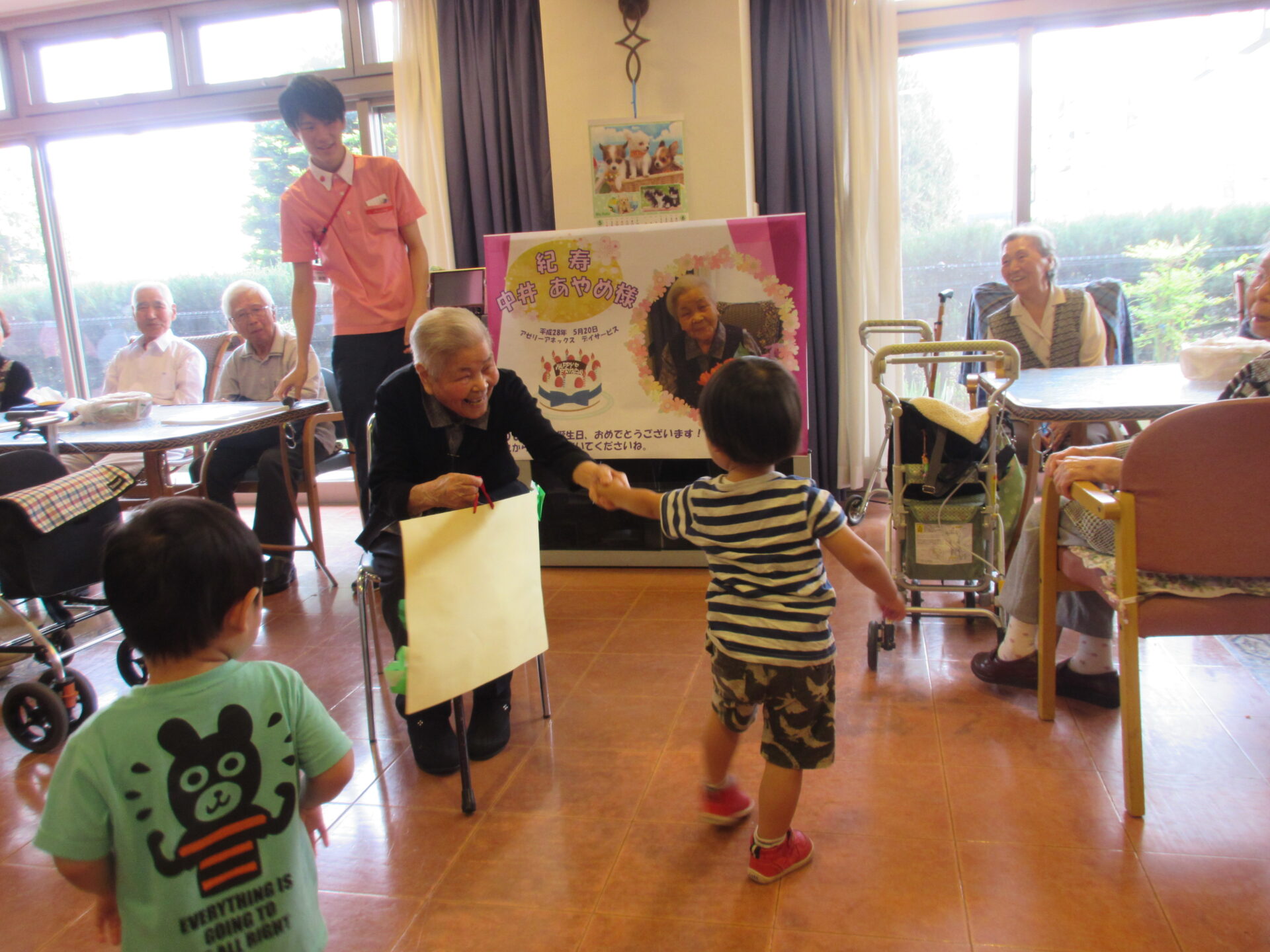 誕生日メッセージ文例を多数ご紹介！誕生日プレゼントに添えたい大切な方へ感謝とお祝いの気持ちを伝えるバースデーメッセージお誕生日 新聞オンラインショップ