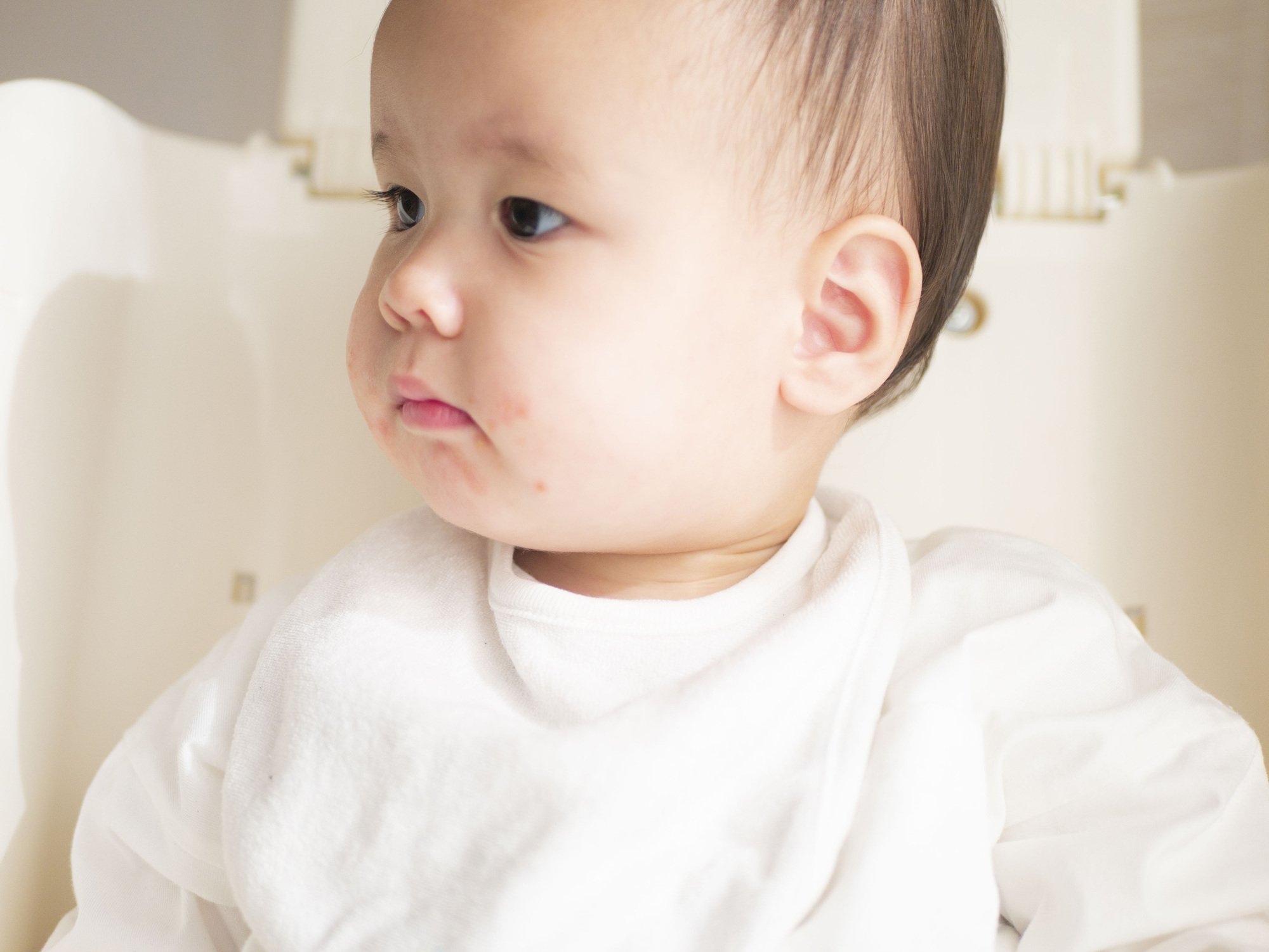 赤ちゃんや子供のほっぺが赤くなる主な原因は「寒暖差」と「乾燥」肌育研究所