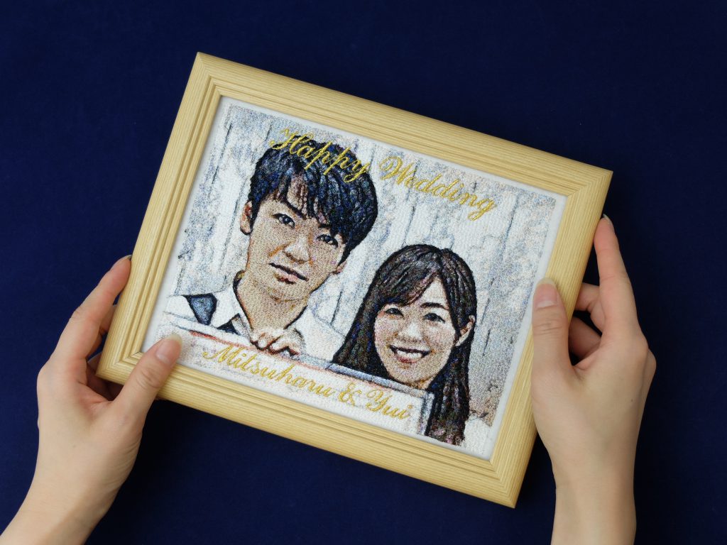 直径10cmに素敵なウエディングフォト刺繍します ウエディングドレスの思い出や結婚祝いにピッタリです。ココナラ