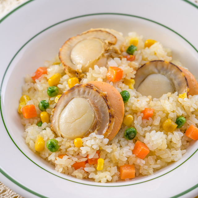 お友達とお泊まりご飯♡ . 最近嬉しいことにお友達が泊まりに来てくれることが多くて、リビングでダラダラしながら食べることが多いです🥰 .リビングはポカポカカーペットも テレビもあってダラダラ食べられて、 こういう食事も好き🫶 . 韓国好きのお友達だったので