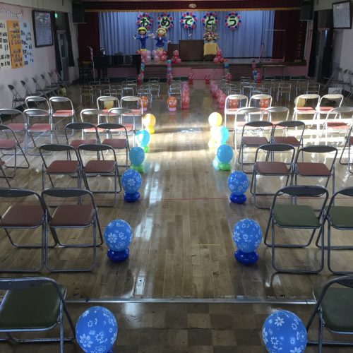 卒園式 花道」のアイデア 13 件 2025卒園式, 花道, ペーパーフラワ