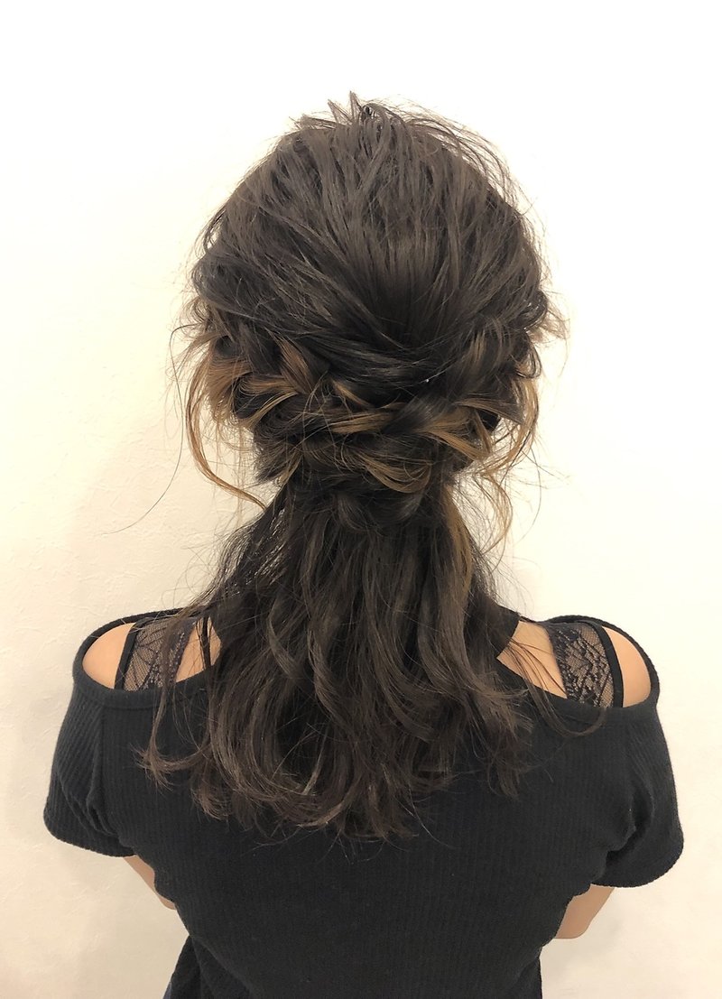 結婚式ロングヘアアレンジ40選♪髪型マナー・簡単アレンジ動画も - IKINAイキナ