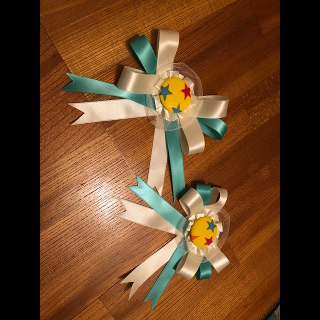 雑誌掲載のお知らせ 2月20日発売 NHKテキスト「すてきにハンドメイド」3月号 シートフェルトで作る花のコサージュ お花などは縫わずに作れます🪡はブローチピンを土台になる布に縫い付ける時だけ バッグに付けたり飾るだけでもかわいいです 3月の教室はこのコサージュを