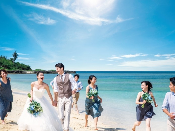 沖縄でおしゃれなフォトウェディングを楽しむための基礎知識。 費用相場や人気ロケーションを解説の挙式・結婚式なら ワタベウェディング