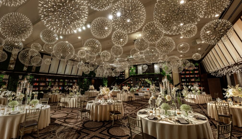 結婚パーティーとは？友人のみの場合の費用、演出内容などを解説！デコルテフォトグラフィー前撮り・フォトウェディング