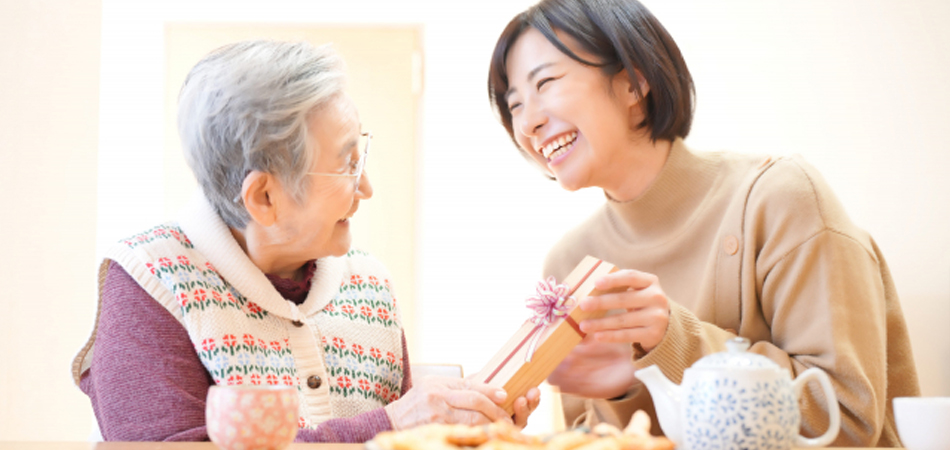 おばあちゃん 祖母 誕生日プレゼント 絵本 60代 70代 80代 還暦 古希 喜寿 米寿 名入れ 名前入り オリジナル絵本 おじいちゃんおばあちゃんありがとうLINEブランドカタログ