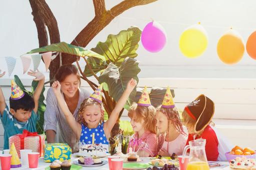 フリーイラストウサギとバースデーケーキの誕生日のメッセージカードパブリックドメインQ：著作権フリー画像素材集