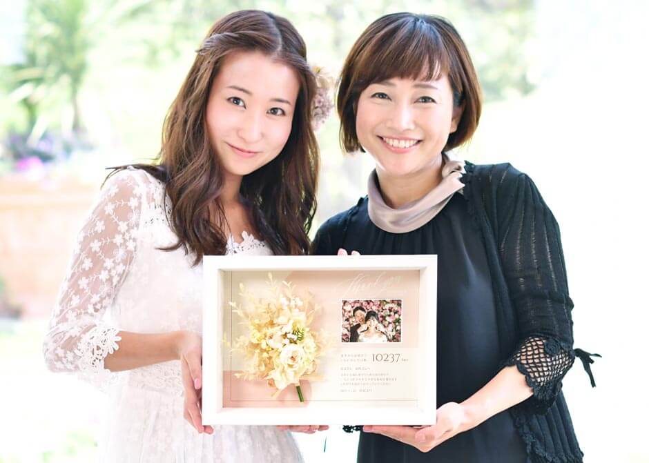 30代女性向け 結婚式で贈る両親プレゼント！相場やおすすめアイテムまとめ - 3Qs -サンキューズ