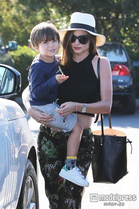 ミランダ・カー、第4子のマタニティーフォトを公開 あまりに神秘的な姿に「神なのか？」「息子さんたちは幸せ」 1 2ねとらぼ