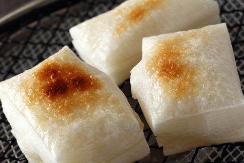 餅の歴史 「お餅」は縄文時代に伝わった？神聖なイメージから東西の丸餅・角餅の発生までライフスタイル - Japaaan - ページ 2