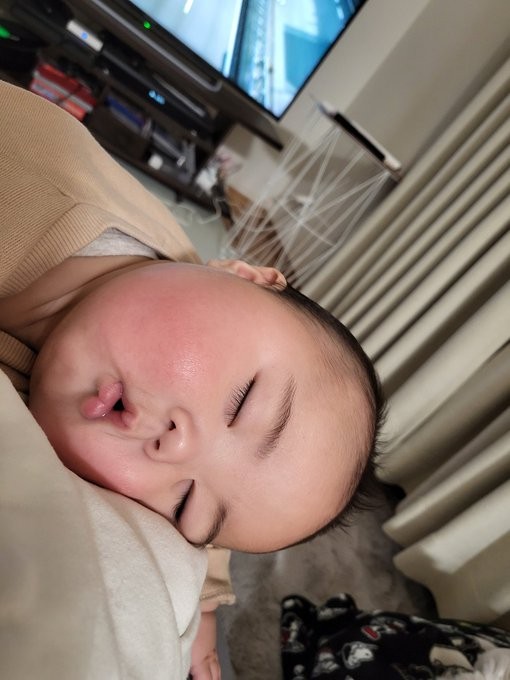 生まれたての赤ちゃんのかわいい仕草と表情10選！写真の残し方も紹介こども写真館スタジオアリス写真スタジオ・フォトスタジオ