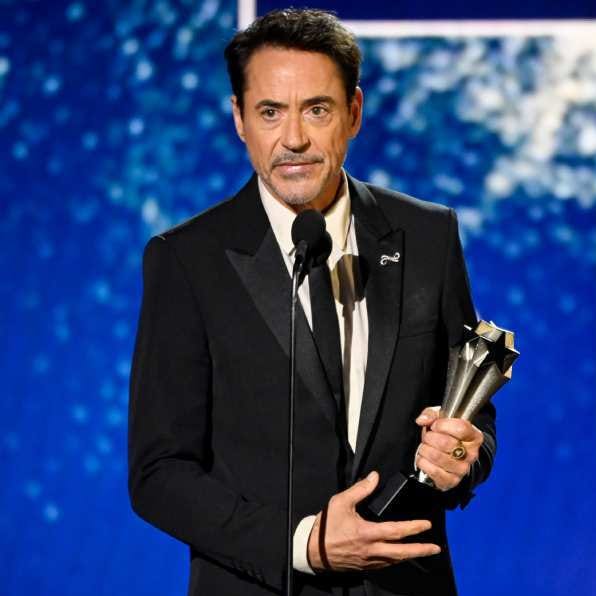 マリア・シャラポワと婚約者のアレクサンダー・ギルケスが、息子テオの生後6ヶ月を祝い、ファンに新年を祝う。 : r tennis