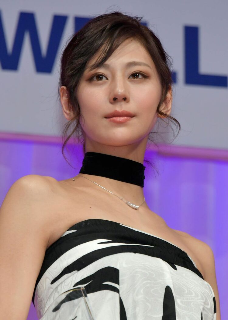 日テレ・郡司恭子アナ 大人の秋コーデ披露にファンうっとり「秋コーデも美しい」「後ろ姿も素敵」― スポニチ Sponichi