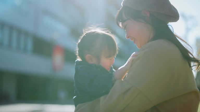 フリーイラストお出かけする子育て中のママパブリックドメインQ：著作権フリー画像素材集