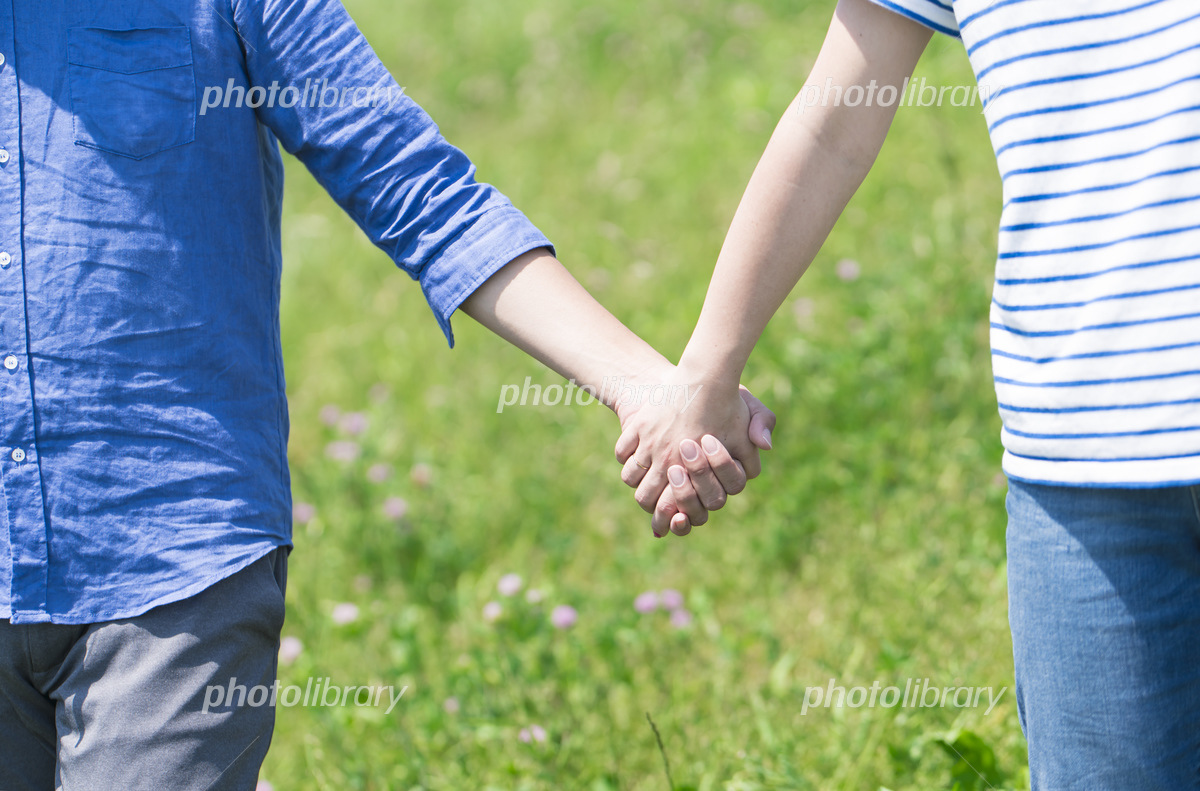 公園で手をつなぐ男女 恋人 の無料の写真素材 - ID.4322フリー素材 ぱくたそ
