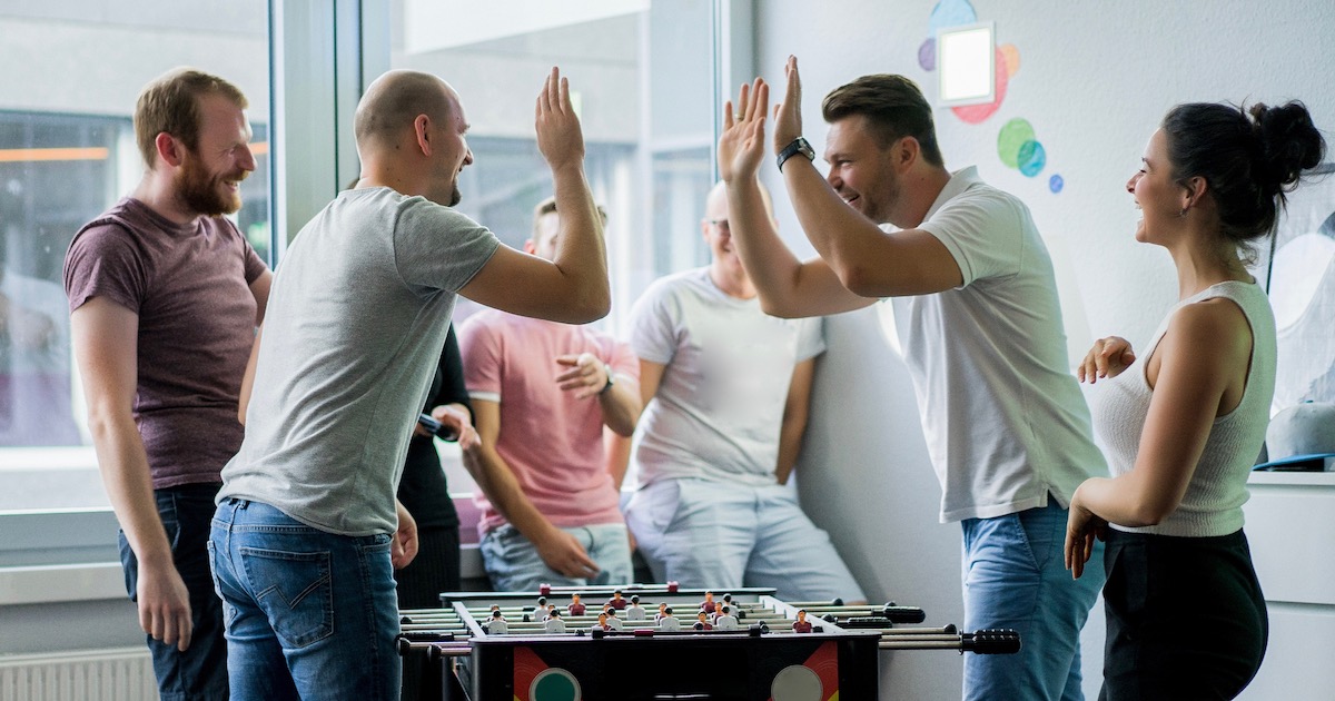 職場の異性と仲良くなりたい「女性も男性も年上も年下も同じ」