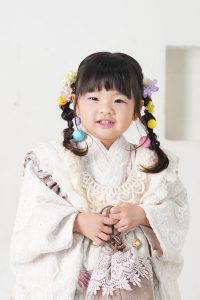 七五三3歳の髪型髪が短い・少ない子対策６選！ボブ・ショートヘアアレンジ集出張撮影ナビ