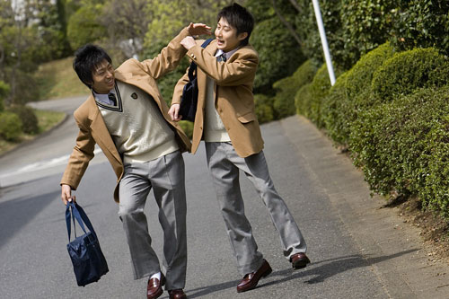 ハグが好きな人の特徴6つ。ハグが好きな人の本命サインも紹介「マイナビウーマン」