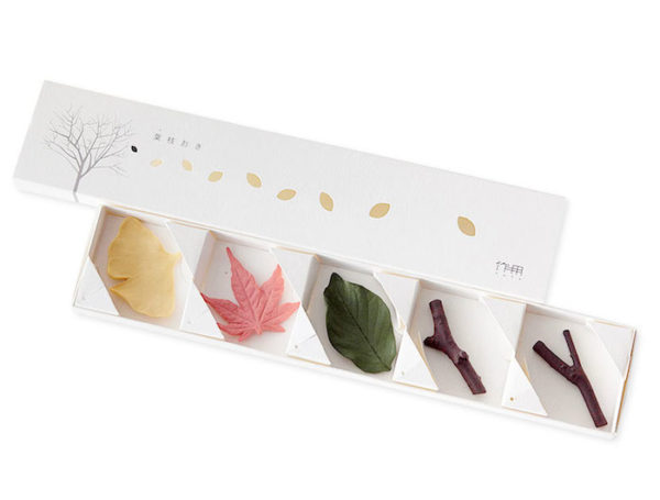 祖母ギフト 孫の名前と誕生月の花オフホワイト、12x20インチ、枕カバーカスタムおばあちゃんのガーデン枕、誕生月の花、おばあちゃんのガーデン枕、 農家の装飾、農家の枕、黄麻布のクッション、おばあちゃんへの贈り物 - Etsy 日本