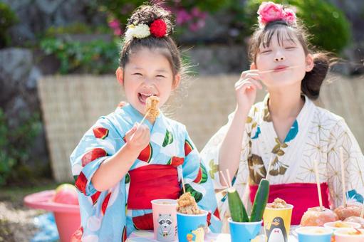 1_おうち縁日お品書き・イラスト・縦 焼きそば・からあげ・ポテト・お好み焼き・おにぎり・フランクフルト・トウモロコシ ：イラスト無料