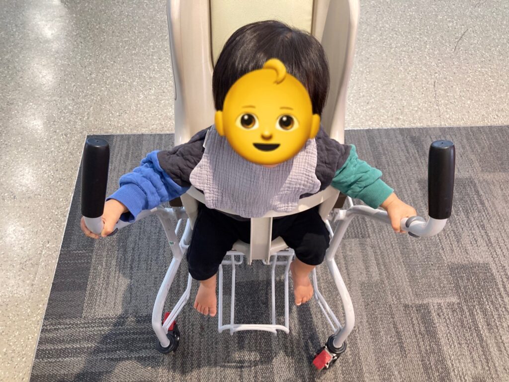 那覇 空港 授乳室の看板TikTok