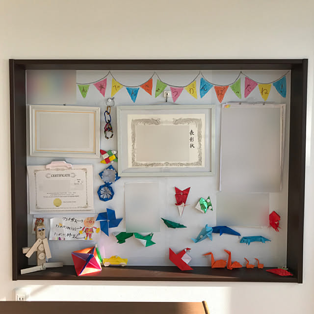 子どもの作品を壁に飾ろう♪ 専門家アイデア5つ＆見栄えするコツ