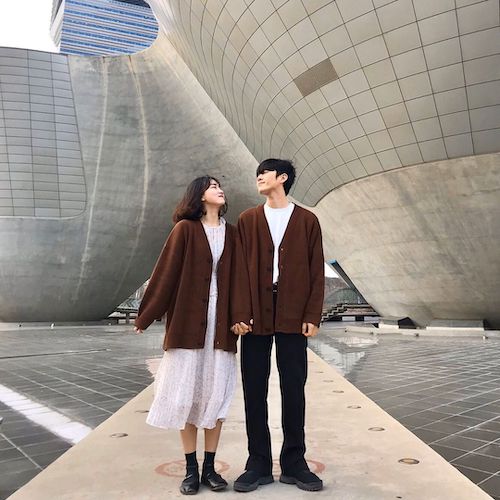 いつもと違う雰囲気で2人の“愛情度”もアップ♡韓国人カップルから学ぶ写真を撮る時のポーズ特集。Woori Korea