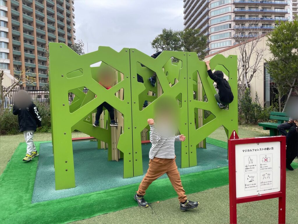 寒い日の外遊びに、グランツリー 屋上庭園 - こどもとおでかけ