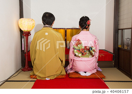 座る 男性 正座 後ろ姿のイラスト素材 - PIXTA