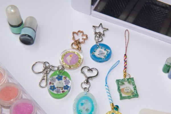 お名前キーホルダーチュールロゼット リボン 入園 入学 カバン お揃い 誕生日 プレゼント 入園 入学 卒業 卒園 雑貨・その他 Noire's通販 11195355Creema クリーマ